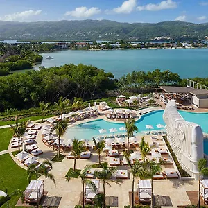 Resort Breathless *****
