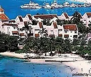 Aparthotel At Fisherman's Point **