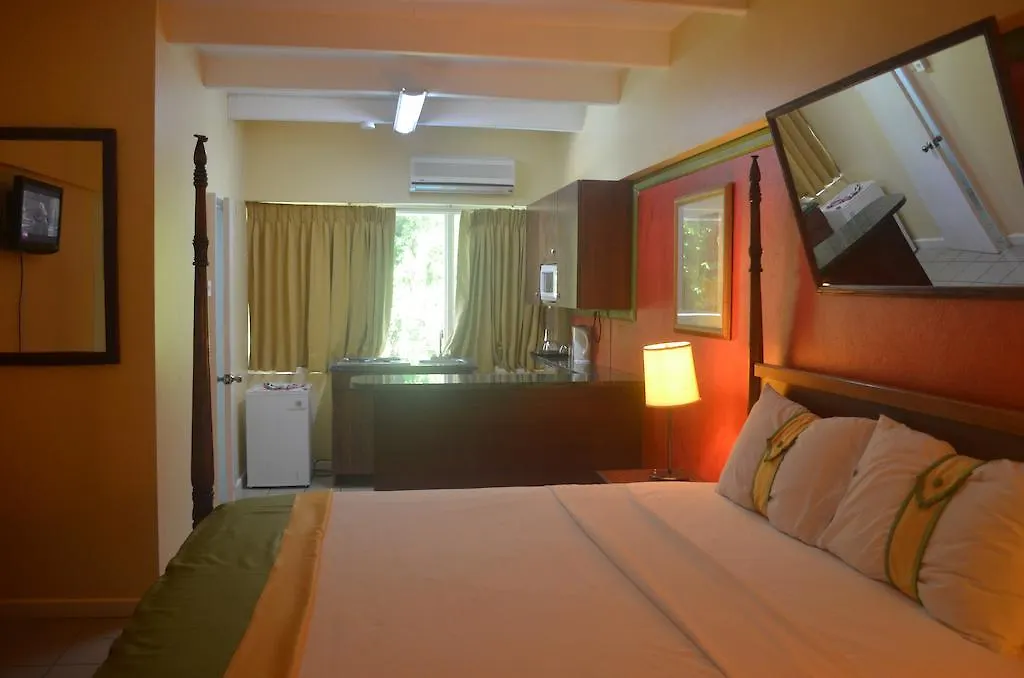 Suites Ocho Rios 3*,